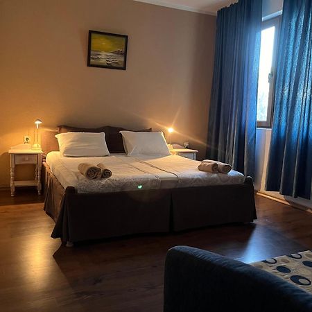 Paunovi Guest House Primorsko Esterno foto