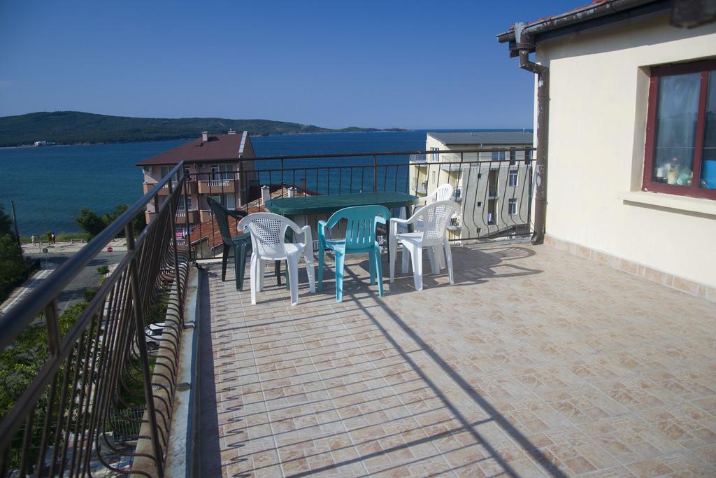 Paunovi Guest House Primorsko Esterno foto