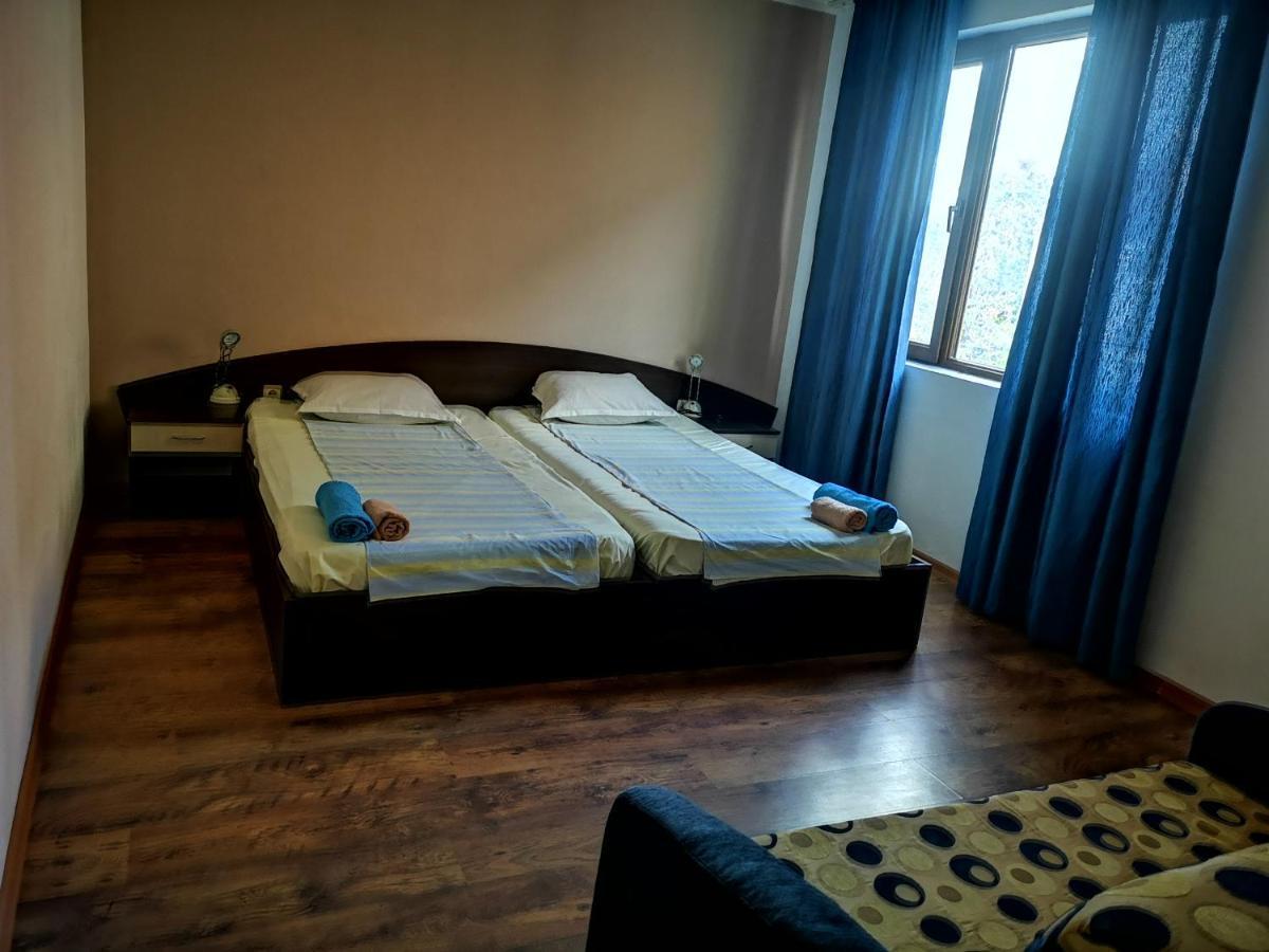 Paunovi Guest House Primorsko Esterno foto