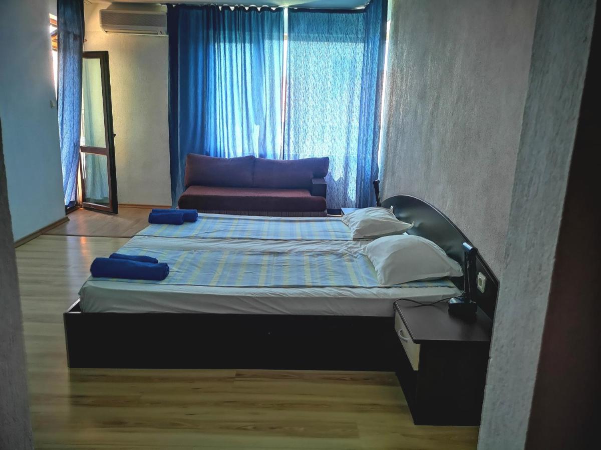 Paunovi Guest House Primorsko Esterno foto