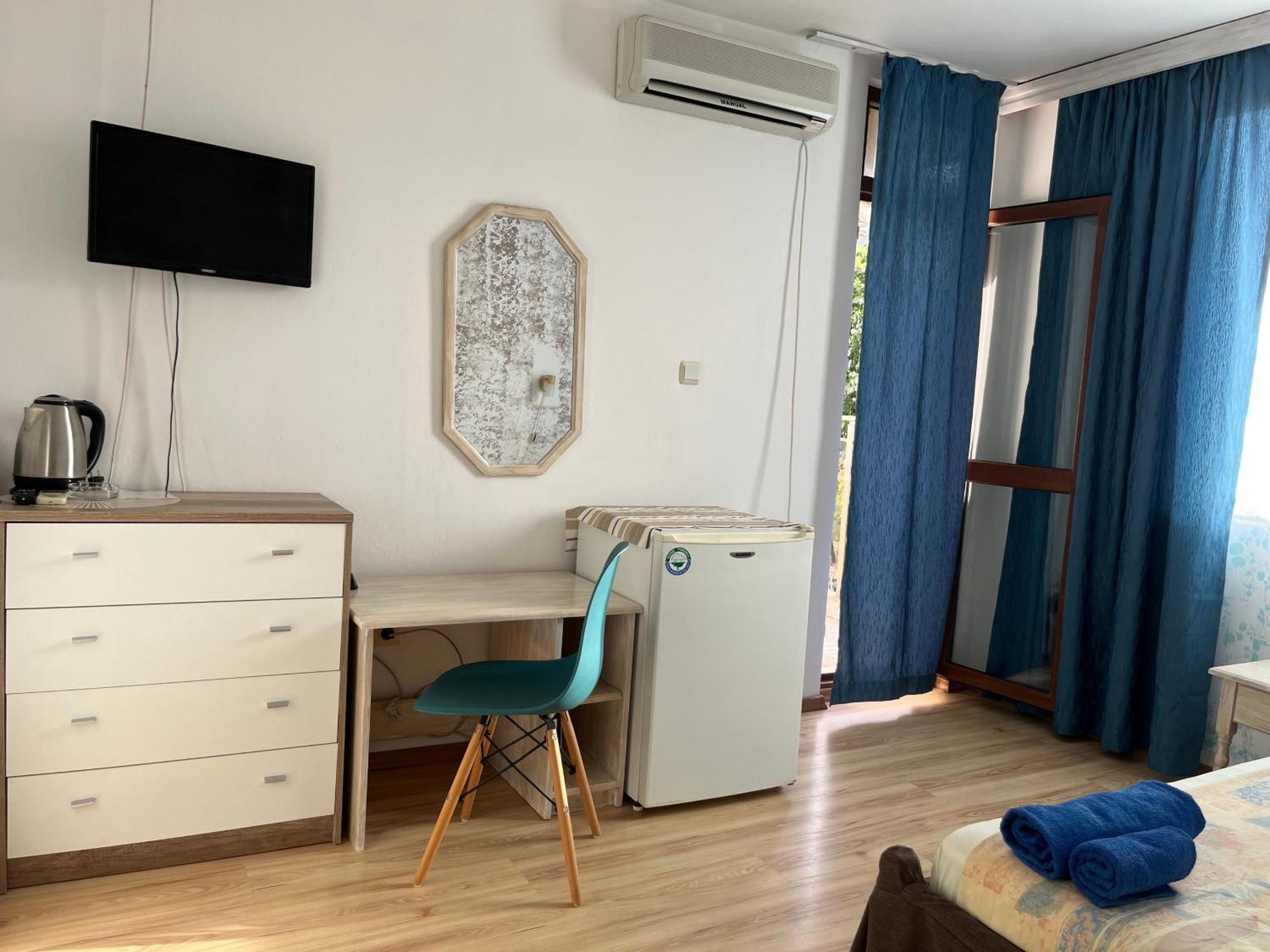 Paunovi Guest House Primorsko Esterno foto
