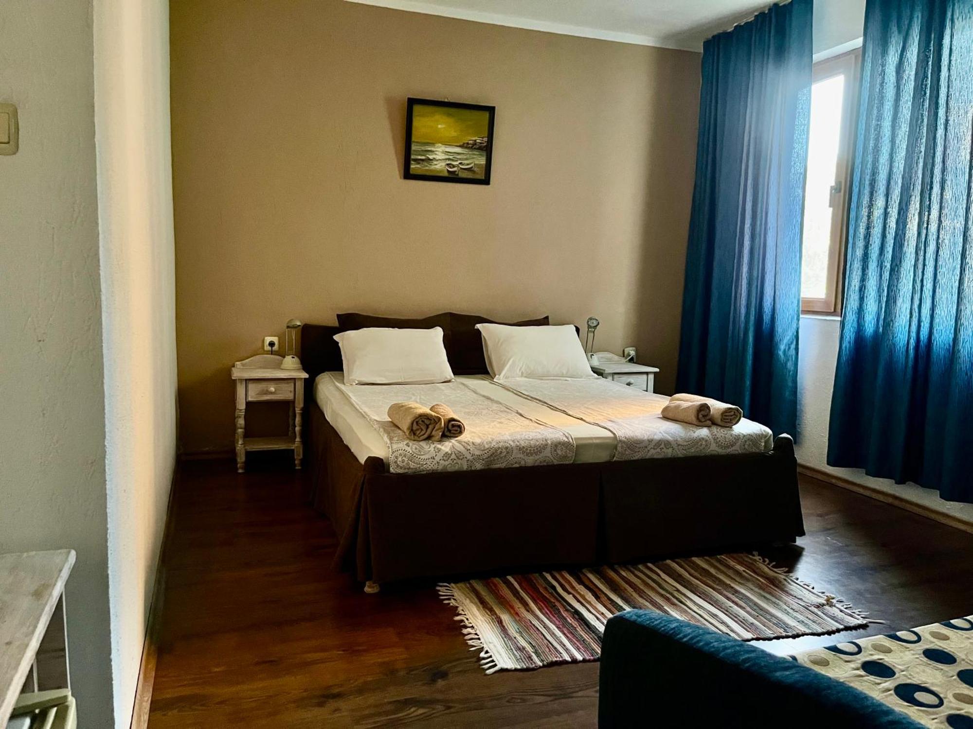 Paunovi Guest House Primorsko Esterno foto
