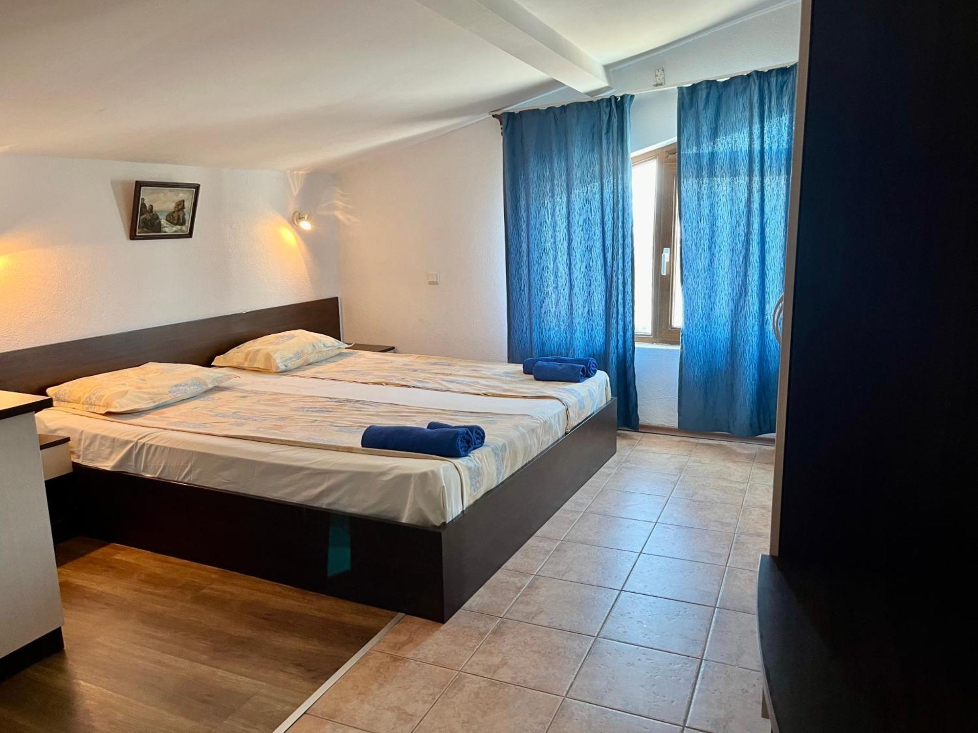 Paunovi Guest House Primorsko Esterno foto