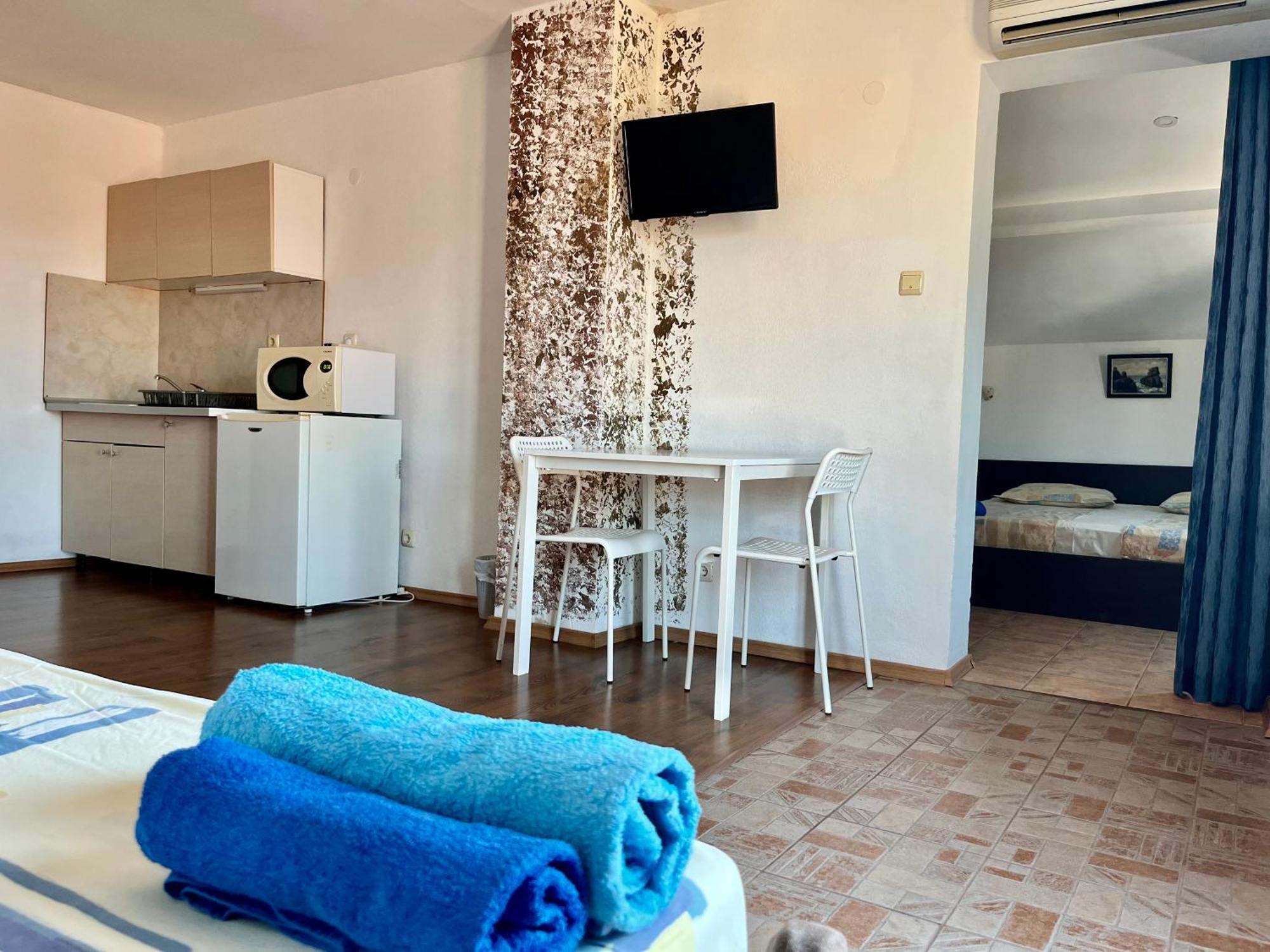 Paunovi Guest House Primorsko Esterno foto