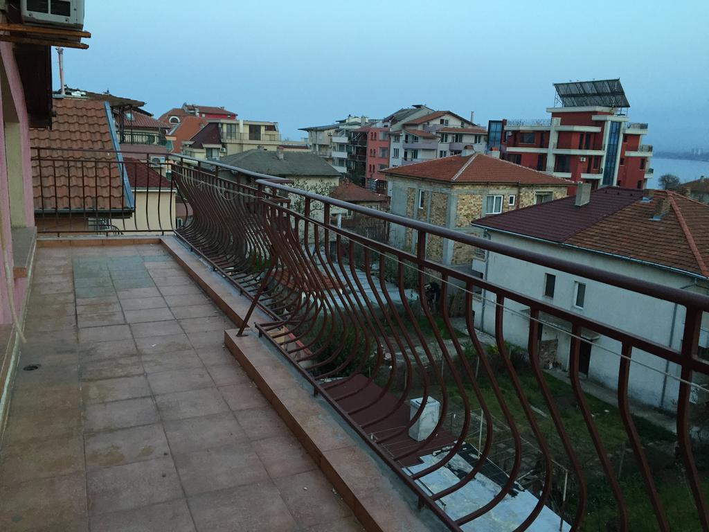 Paunovi Guest House Primorsko Esterno foto