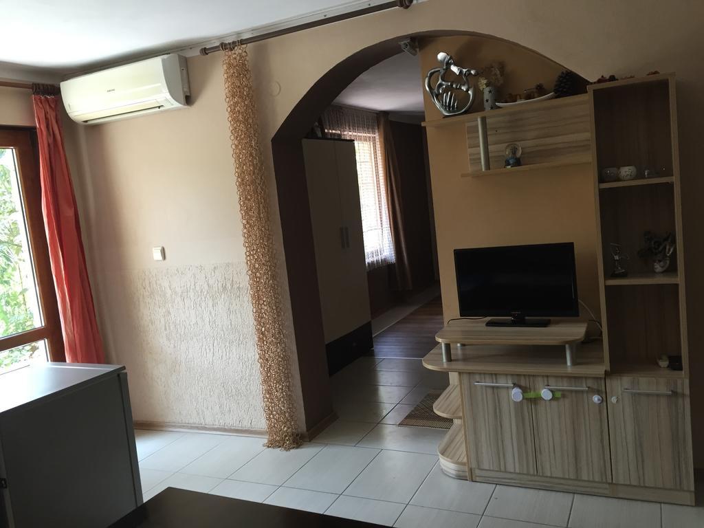 Paunovi Guest House Primorsko Esterno foto